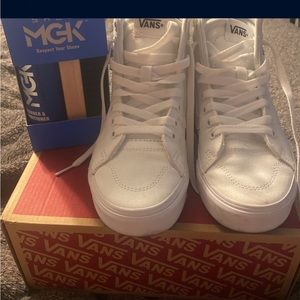 Woman’s Vans size 6